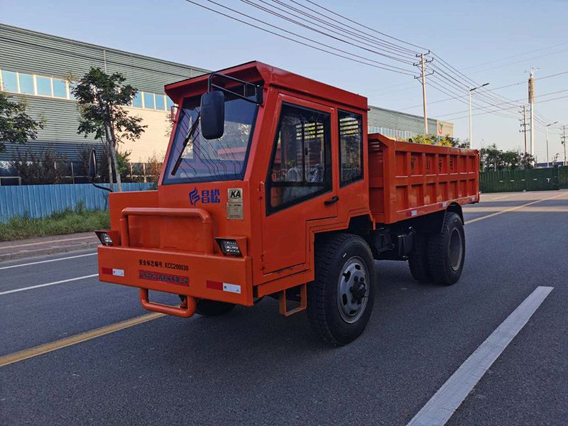 12噸四驅(qū)礦用運(yùn)輸車